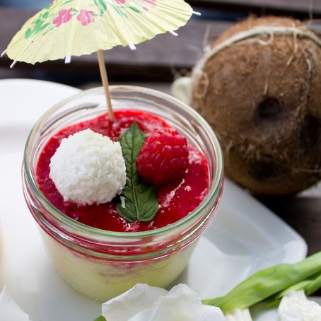 Kokos – Himbeerquark Dessert mit Himbeer-Limettenspiegel (Raffaello Dessert)