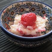 Reisauflauf mit frischen Himbeeren und Vanille