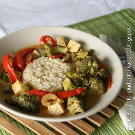 Rotes Thai Curry mit Tofu