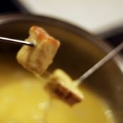 Klassisches Schweizer Fondue moitiè-moitiè