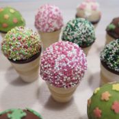 Küchlein im Waffelbecher