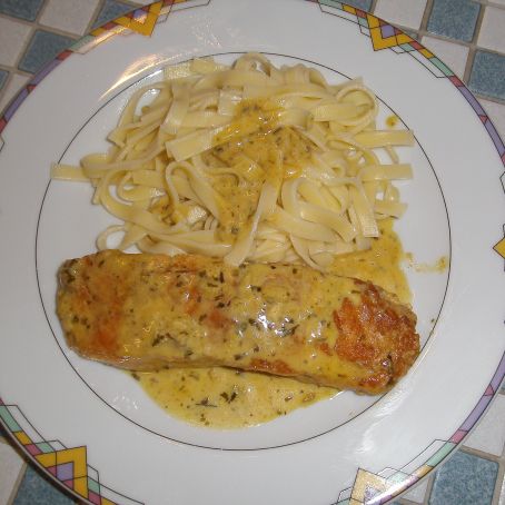 Lachs mit heller Soße