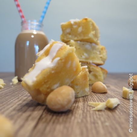 Macadamia-Blondies