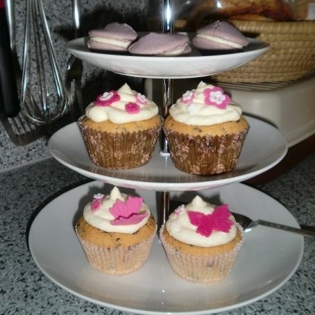 Zitronen-Cupcake mit Frischkäse-Frosting