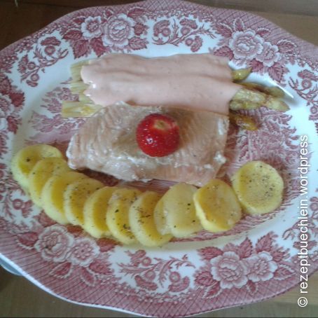 Lachs mit Spargel und Erbeer-Hollandaise