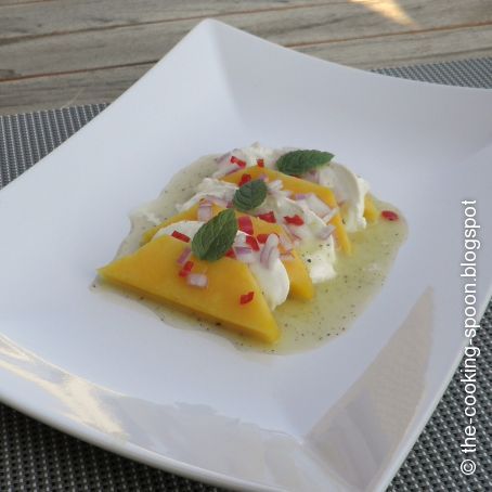 Mango-Mozzarella-Salat mit fruchtigem Dressing