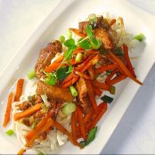 Gebratenes Hühnchen mit Mie-Nudeln