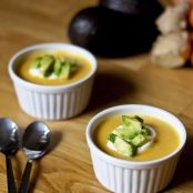 Möhren Ingwer Suppe mit Avocadostückchen