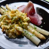 Spargel mit Schinken und Ei