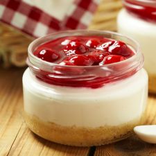 Veganes Panna Cotta mit weißer Schokolade