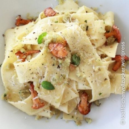 Papardelle mit Maronen-Pesto und Pfifferlingen