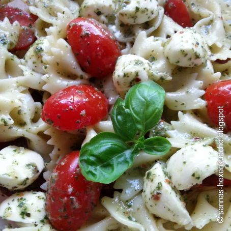 Pasta Caprese Salat