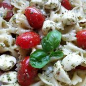 Pasta Caprese Salat