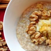 Apfel-Zimt-Porridge mit Walnüssen