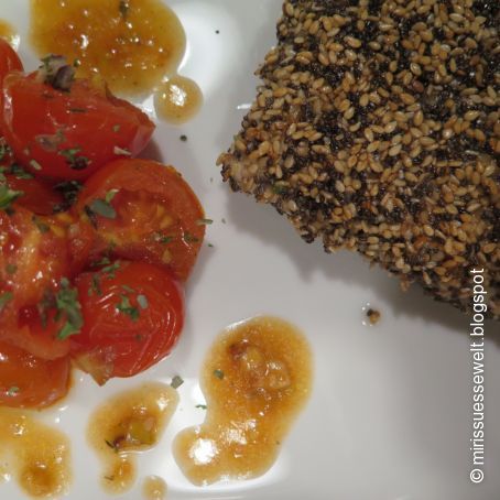 Power-Lachs mit lauwarmen Tomatensalat