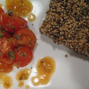 Power-Lachs mit lauwarmen Tomatensalat