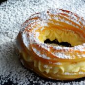 “Ringerl” aus Brandteig mit Vanillecreme