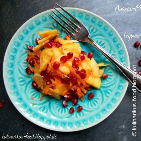 Ananas-Möhren-Salat mit Granatapfel und Ingwer-Honig-Dressing