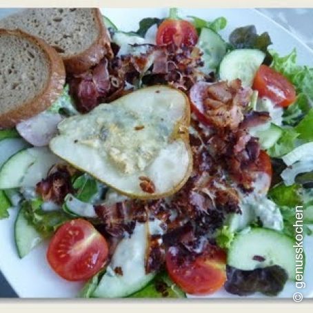 Salat mit überbackener Birne und Bacon