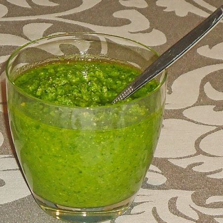 Pesto mit Petersilien und Schnittlauch