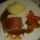 Gedämpfter Schweinebauch mit kros ser Schwarte Kreuzkümmel-Soja-Reduktion, einer Kartoffel-Mousseline und gla sier ten Möhren