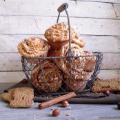 Spekulatius-Haselnuss-Schnecken mit Zimtglasur