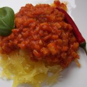 Spagettikürbis mit fruchtig scharfer Tomatensoße