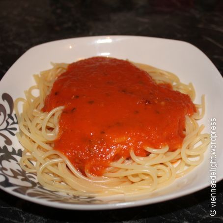 Spaghetti mit Tomatensauce