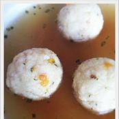 Fleischbrühe mit Speck-Grießknödel