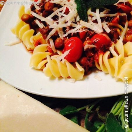 Pasta mit Kichererbsen-Bolognese