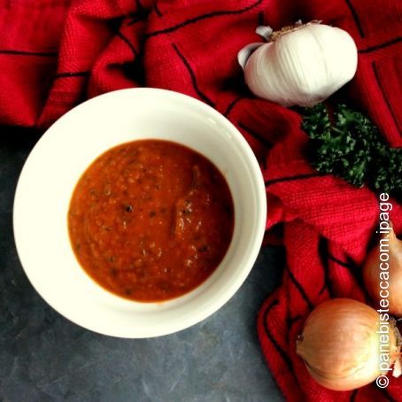 Tomatensauce mit Rotwein