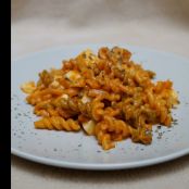 Nudeln mit Mozzarella-Tomatensauce