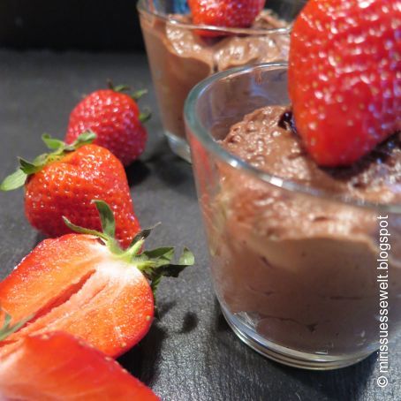 Vegane und laktosefreie Mousse au Chocolat