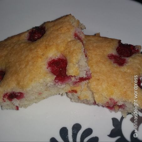 Veganer Kuchen mit Himbeeren