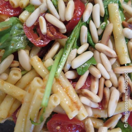 Nudelsalat mit Pesto Rosso