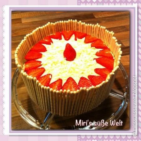 Weiße Schokosahne mit Erdbeerspiegel