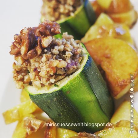 Zucchini mit Wallnusspesto