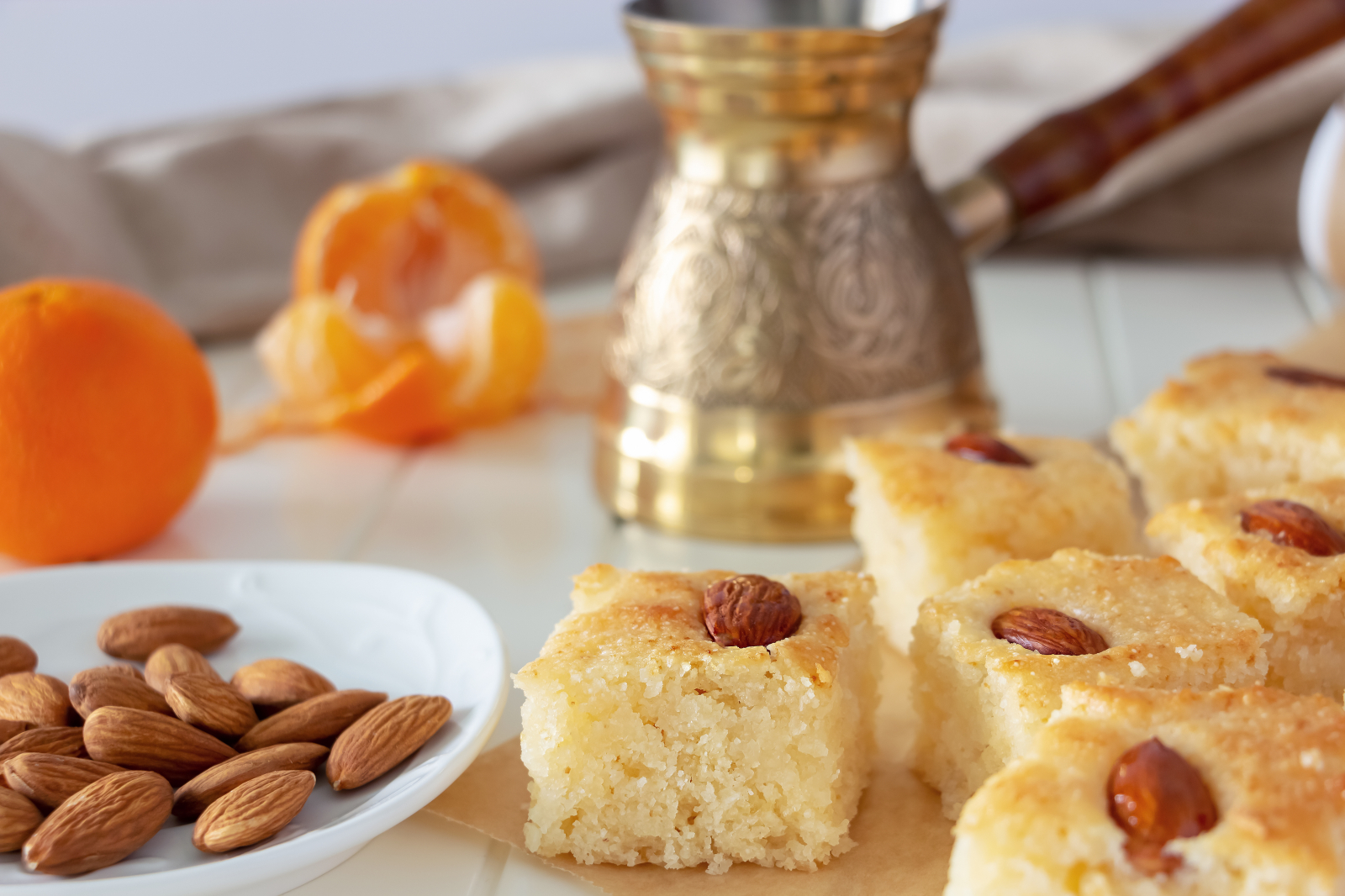 Indischer Grießkuchen mit Mandeln