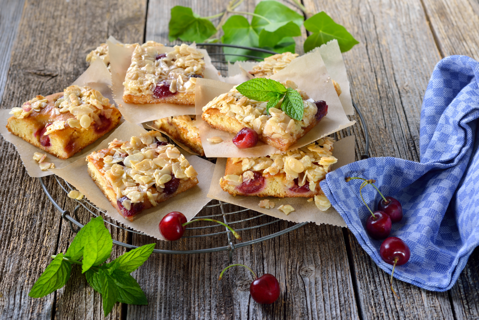 Einfacher Kirsch-Mandelkuchen vom Blech