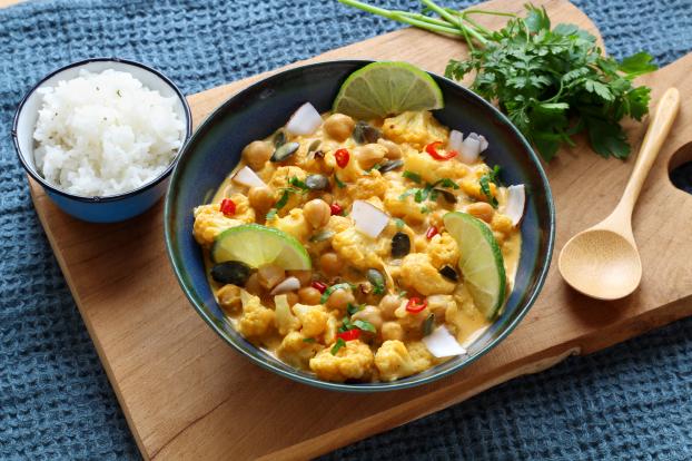 Würziges Gemüse-Curry mit zartem Blumenkohl, Kichererbsen und ...