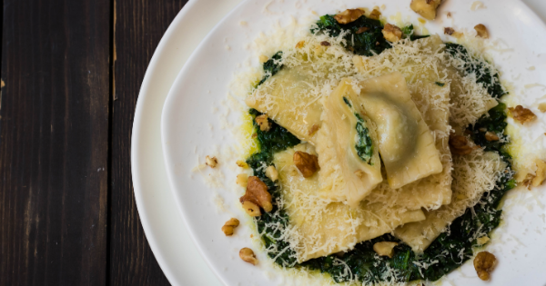 Selbstgemachte Ravioli mit Spinat und Ricotta Füllung