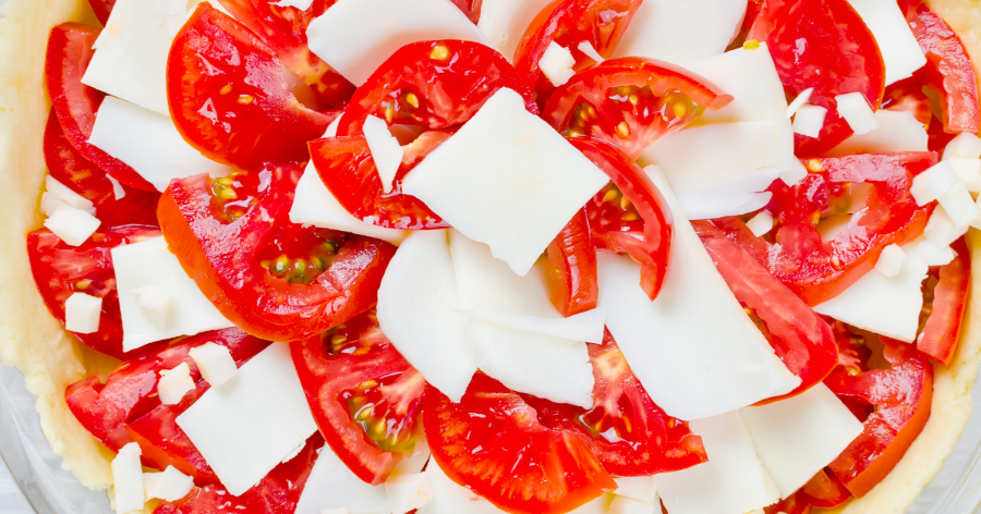 Herzhafter Tomaten-Mozzarella-Kuchen für ein sommerliches Italien-Feeling!