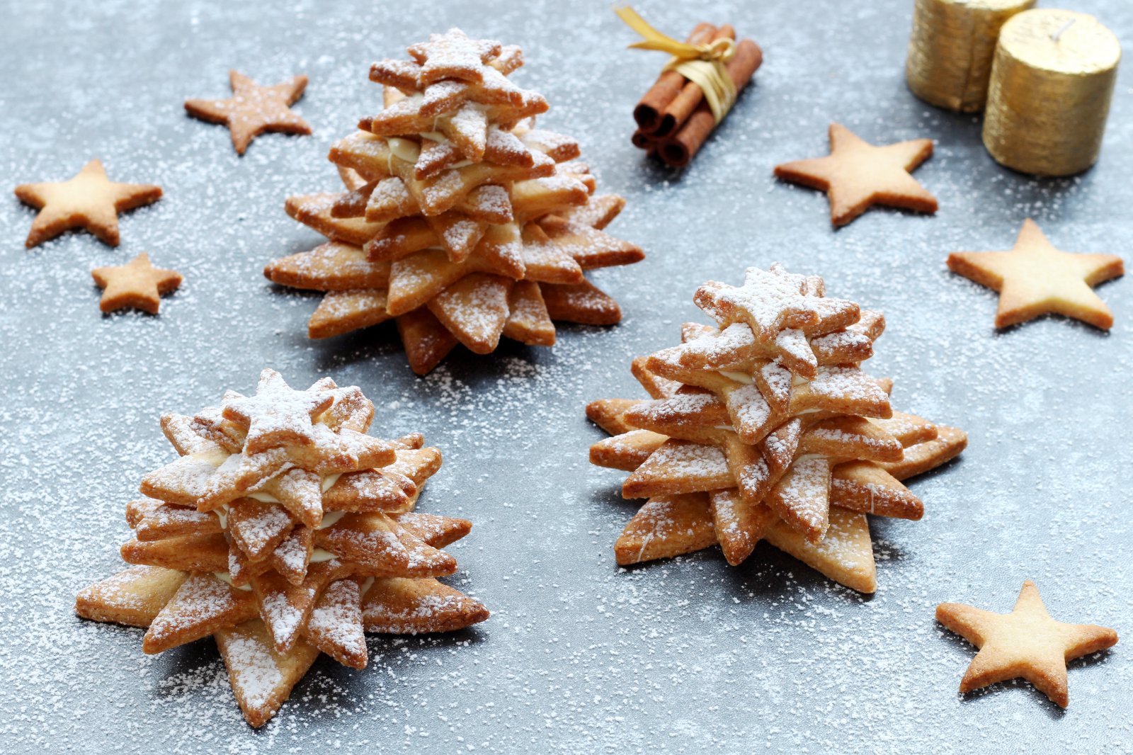 Ein süßer Tannenbaum aus Plätzchen
