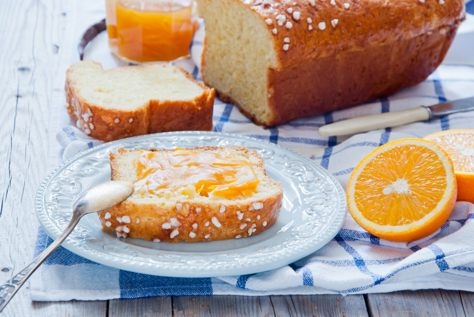 Leben wie Gott in Frankreich mit selbstgebackener, fluffiger Brioche