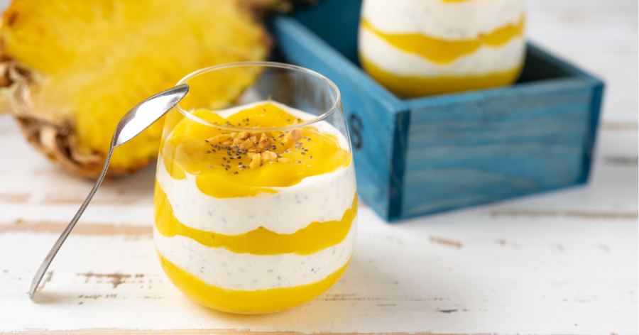 Kalorienarmes, cremiges Joghurt-Mango-Dessert
