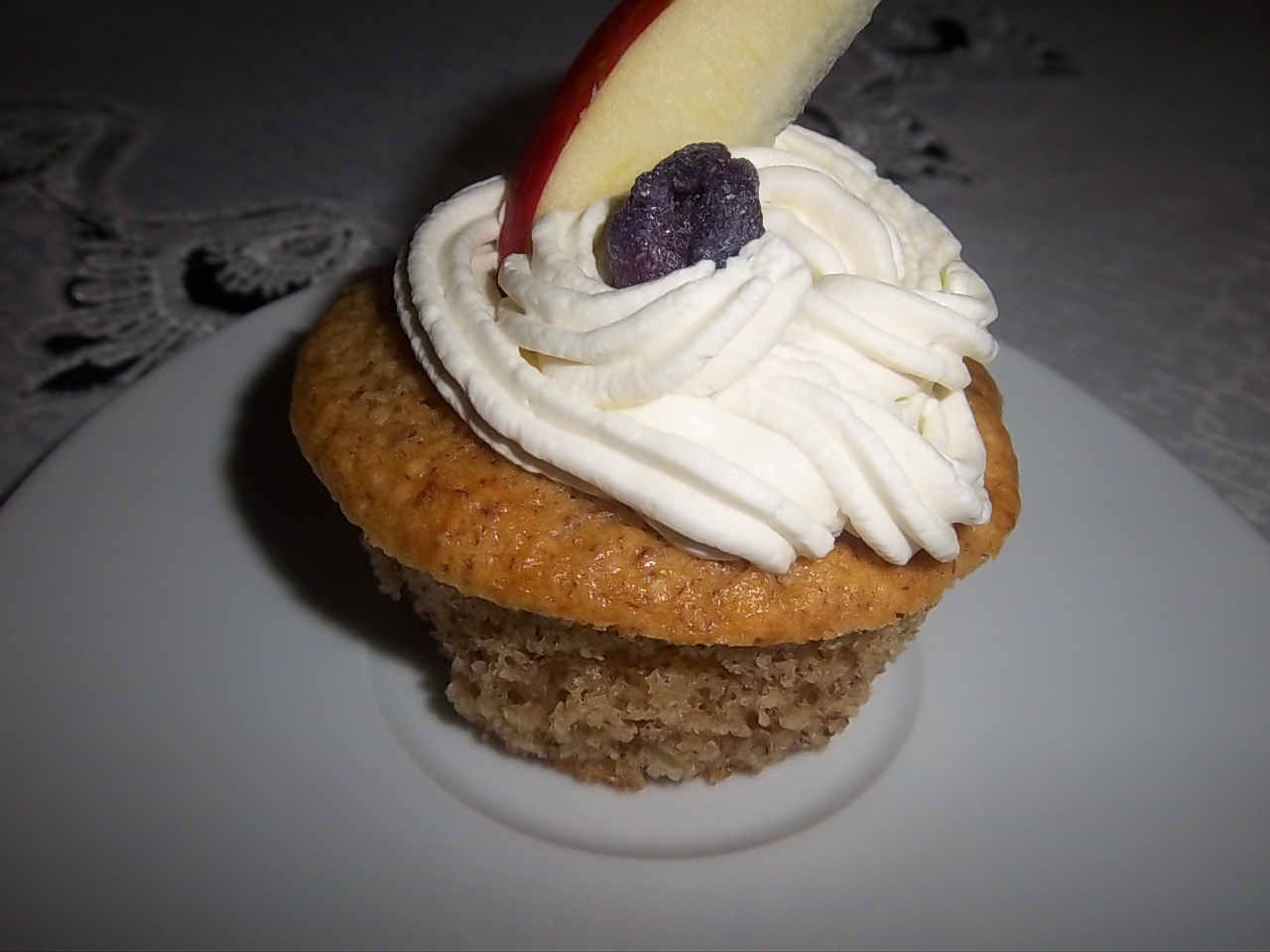 Apfel- Mandel- Cupcakes mit Lavendel Mascarpone Frosting (3.9/5)