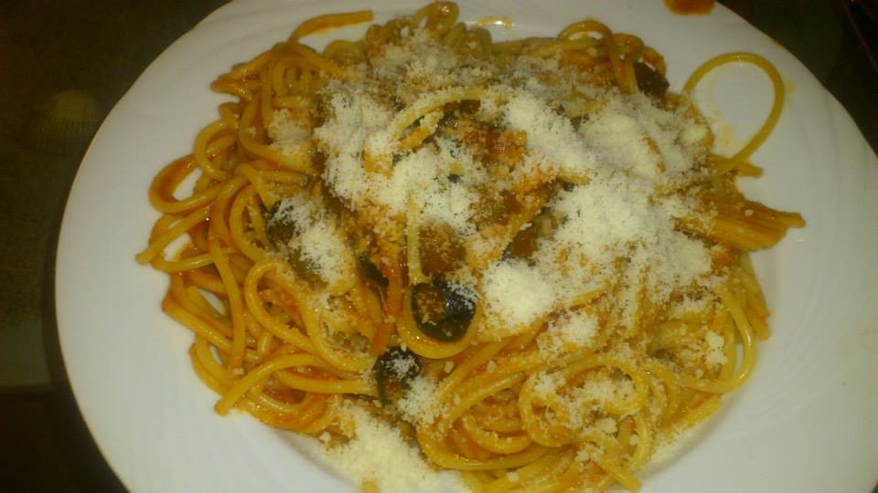 Spaghetti mit Oliven und Kapern (3/5)