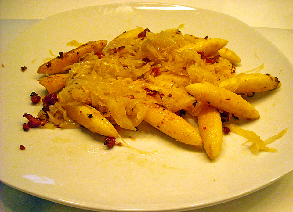 Schupfnudeln mit Sauerkraut und Speck (3.1/5)