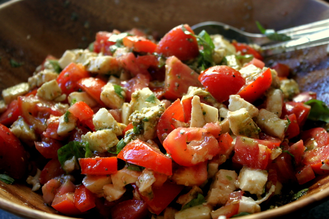 Tomatensalat mit Pestosauce (3.1/5)