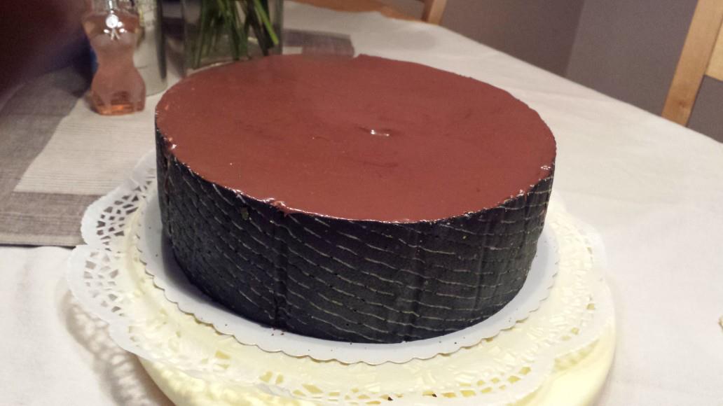 Schokoladenpraliné-Mousse-Torte mit Pfirsich (3.5/5)